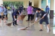 ตัวแทนชุมชนในตำบลแจระแมร่วมแรงร่วมใจทำความสะอาดพื้นที่อาคารและบริเวณโดยรอบโรงเรียนบ้านหนองแก